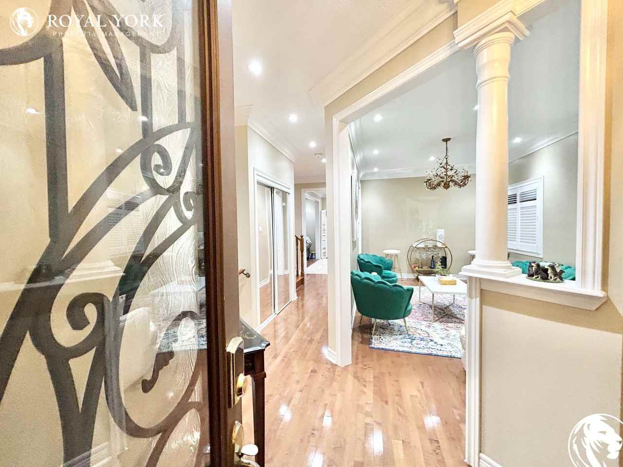 33 Crystal Glen Cres #1 - Photo 2 of 43