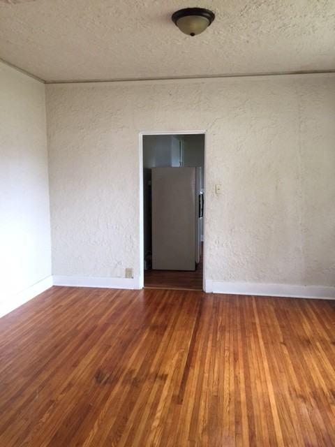 1415 Sycamore St - Photo 3 of 9