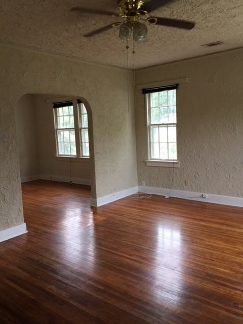 1415 Sycamore St - Photo 5 of 9