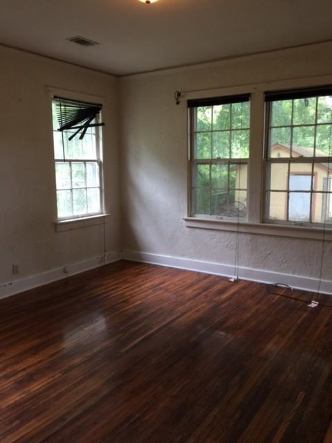 1415 Sycamore St - Photo 7 of 9