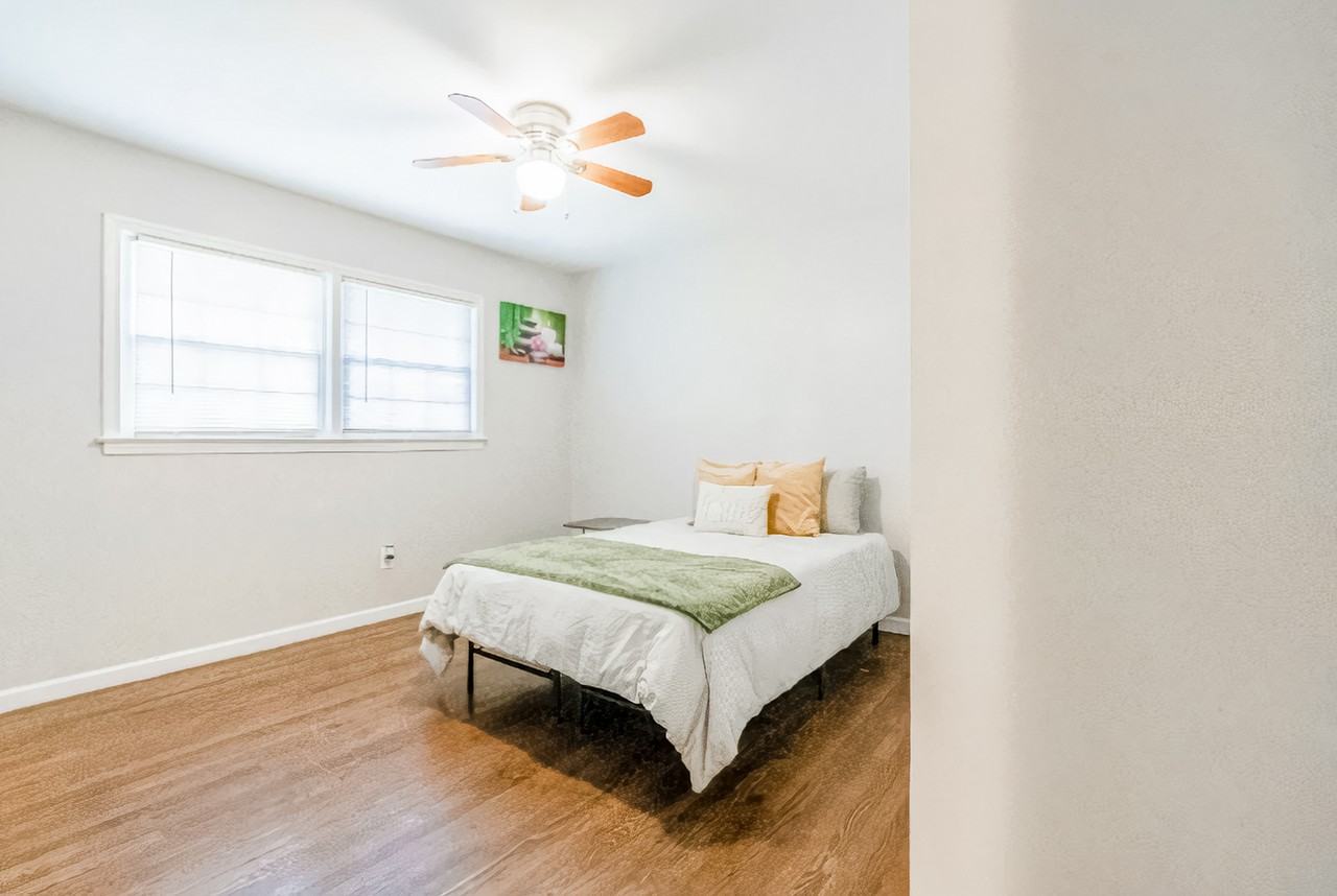 Adamsville Dr Sw - Photo 6 of 7