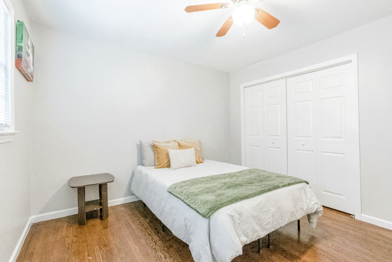 Adamsville Dr Sw - Photo 5 of 7