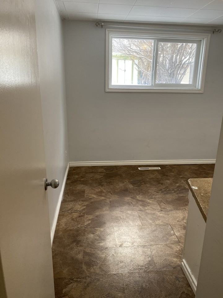 2 Bedroom 1 Bathroom in Lauderdale - Photo 2 of 33