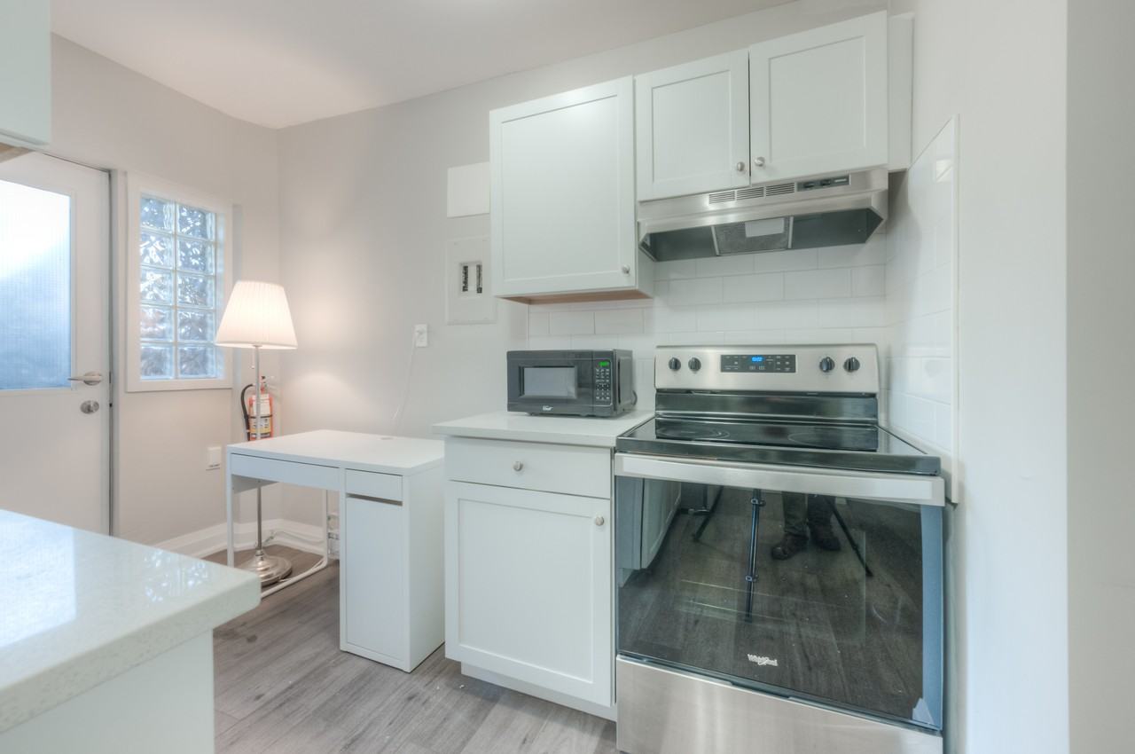 8183 Gibson Avenue Apartments 83 Gibson Ave, Hamilton, ON L8L 6J9