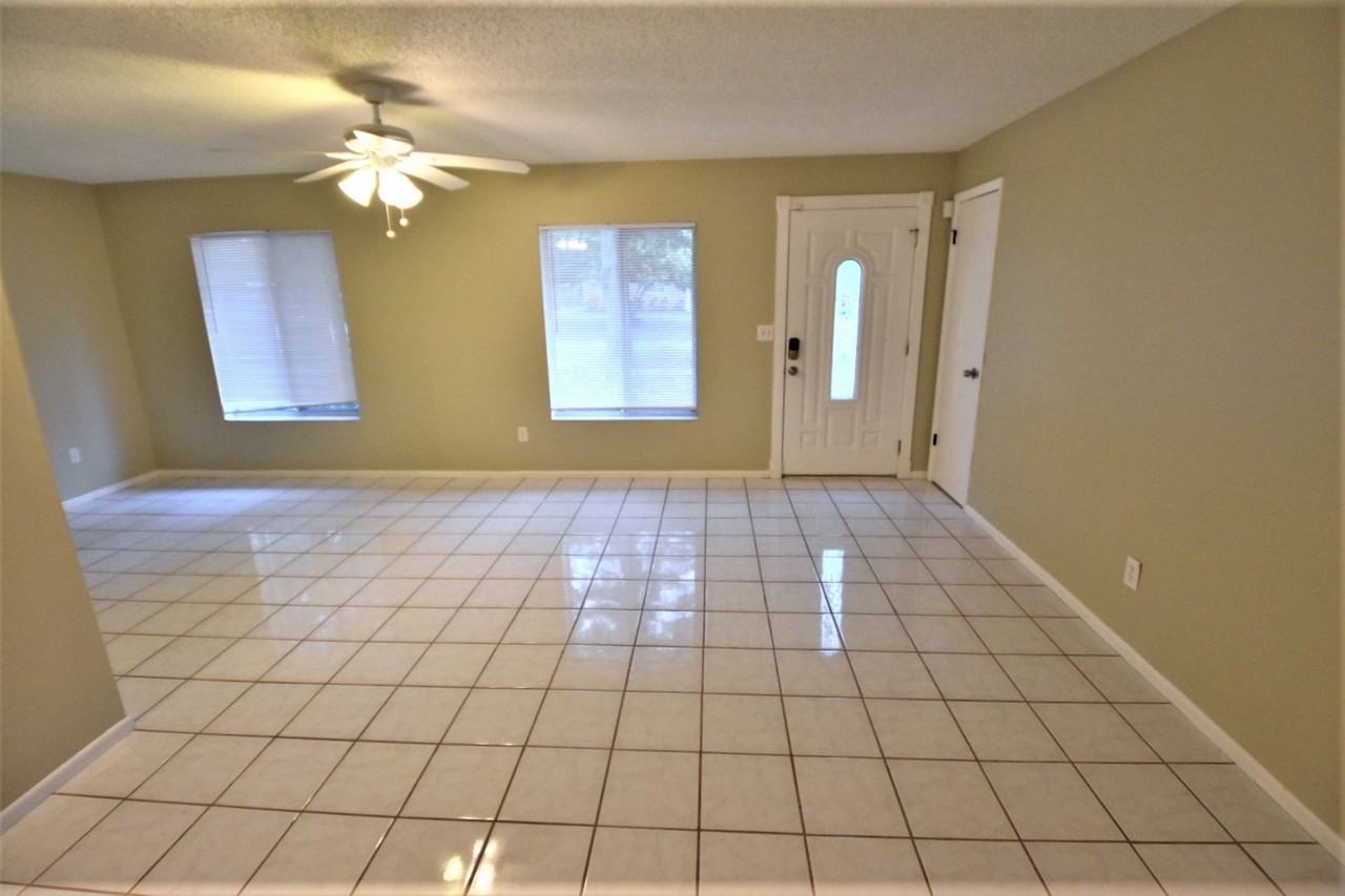 2811 47th Ave S - Photo 3 of 25