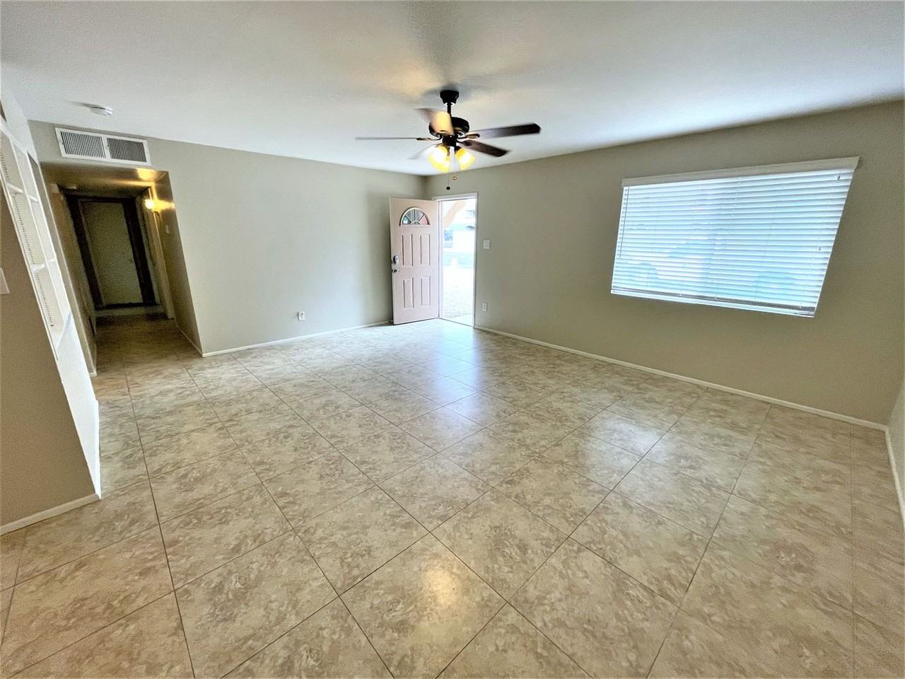 5716 N 61st Ave - Photo 2 of 16