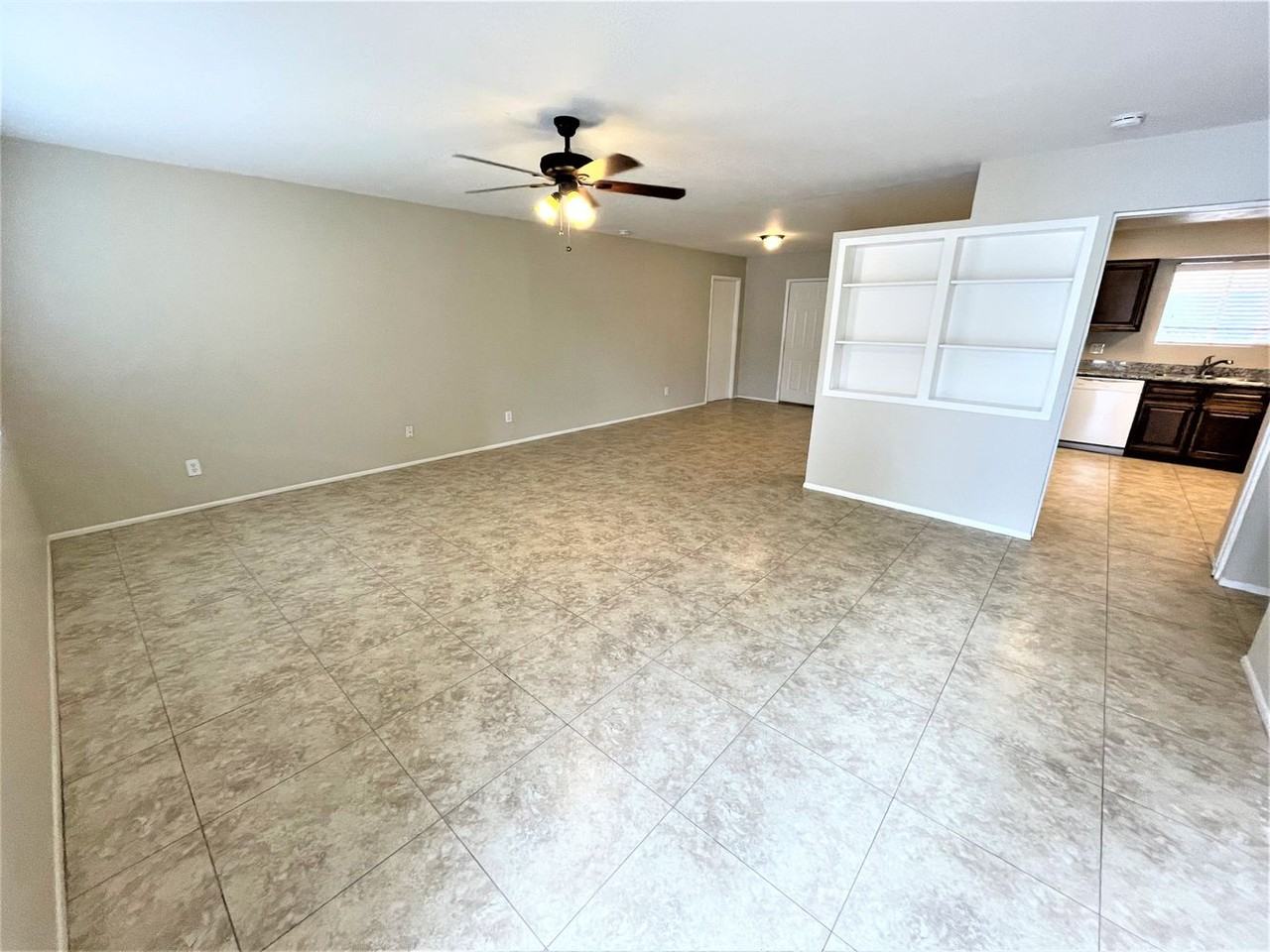 5716 N 61st Ave - Photo 3 of 16