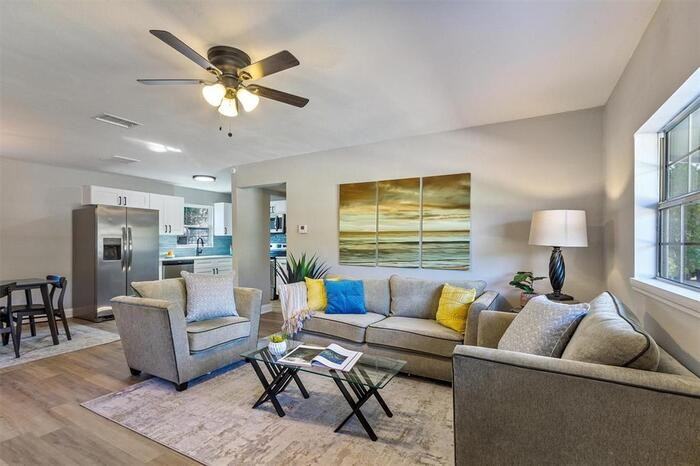 3708 W Tyson Ave - Photo 2 of 11