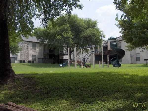 8805 North Plz - Photo 2 of 5