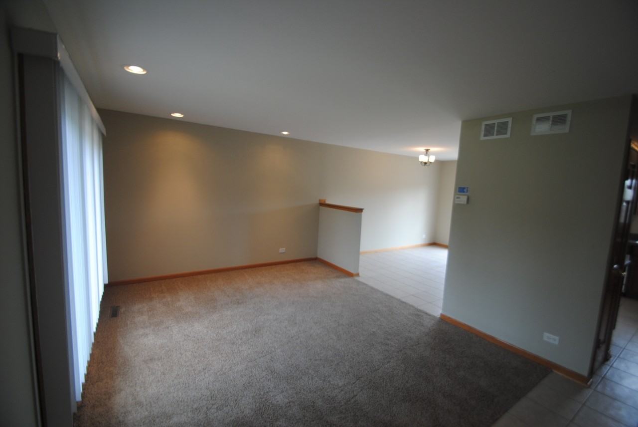 6009 157th St - Photo 2 of 12