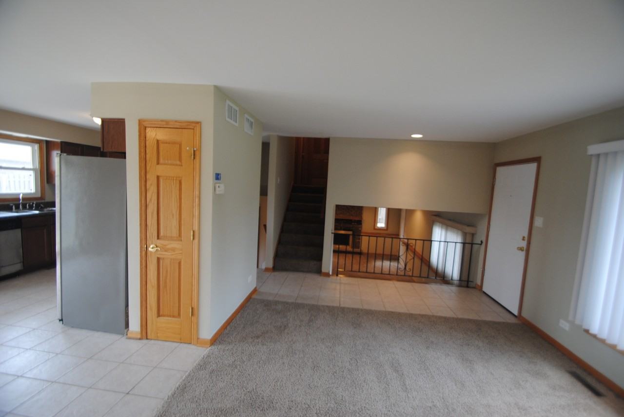 6009 157th St - Photo 3 of 12