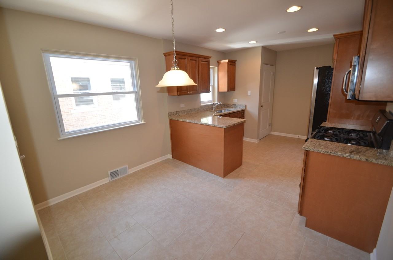 9424 Richmond St - Photo 3 of 11