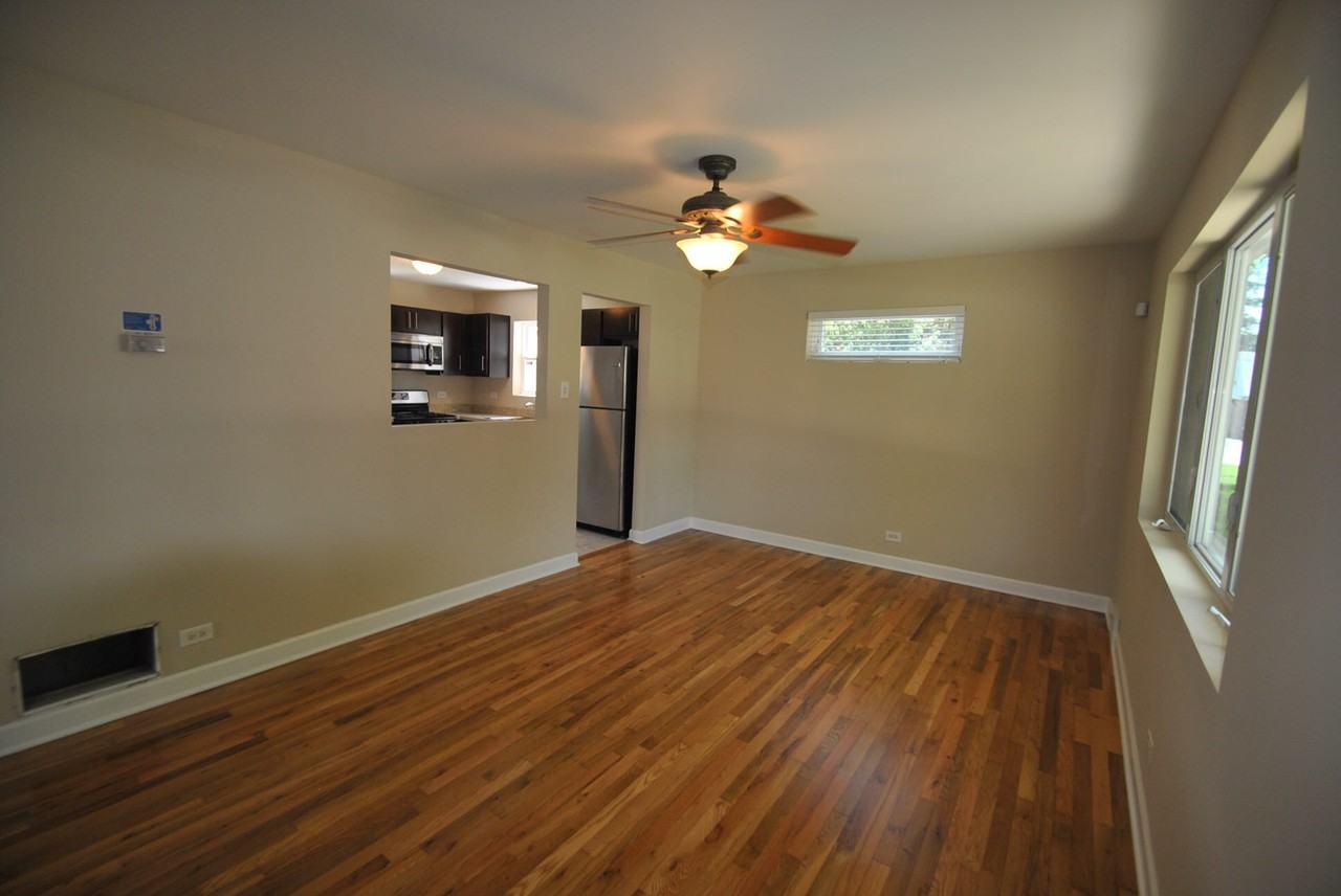 6825 S 78th Ave - Photo 2 of 8