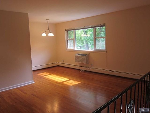 407 Washington Dr - Photo 2 of 10