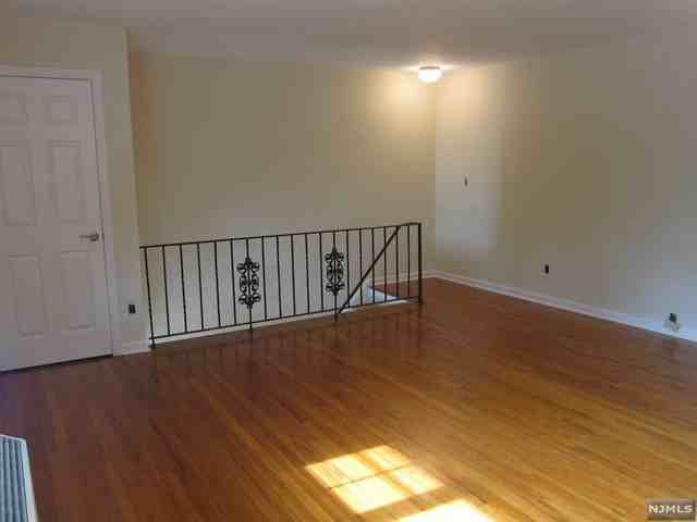 407 Washington Dr - Photo 3 of 10