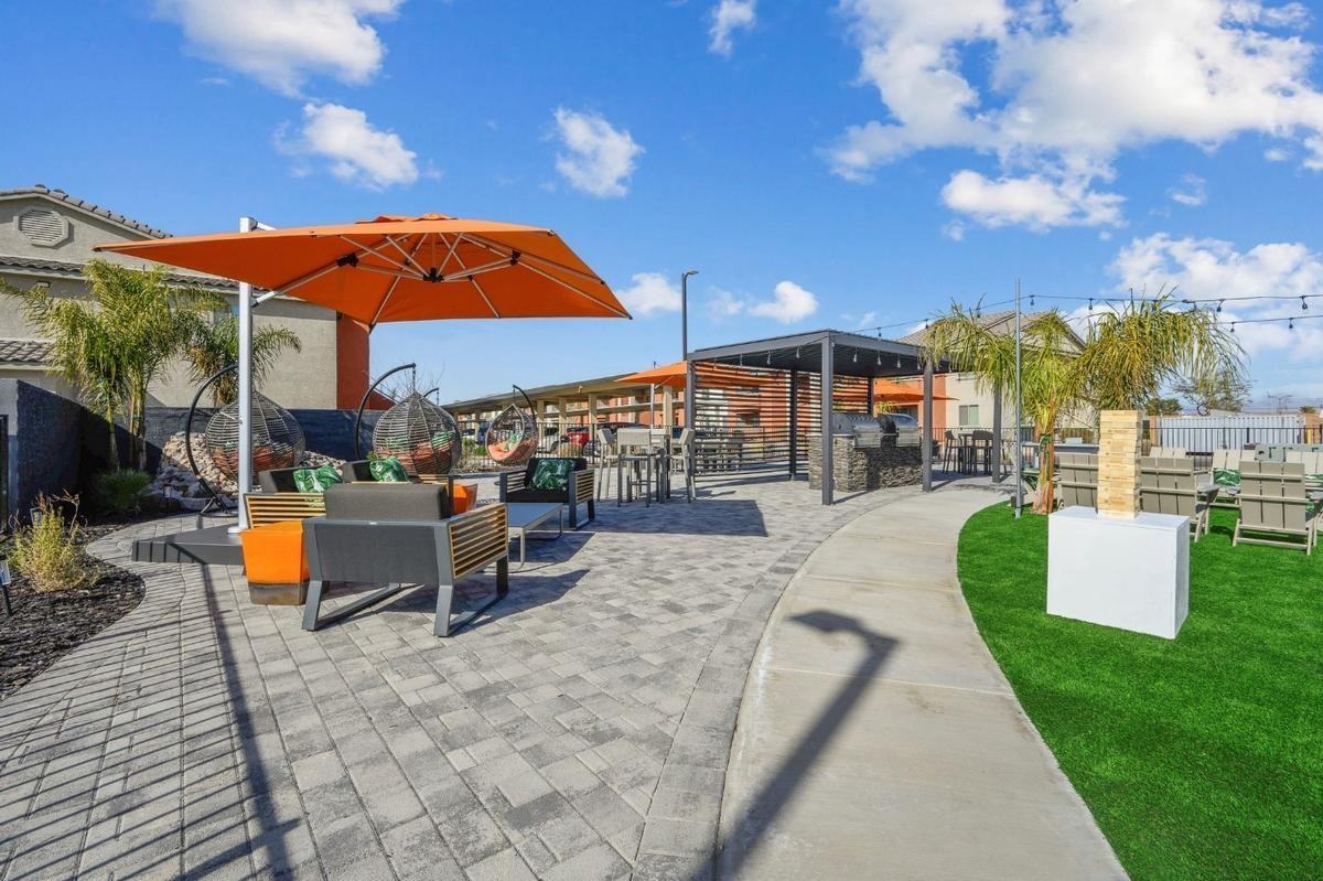 4965 S Nellis Blvd - Photo 2 of 9