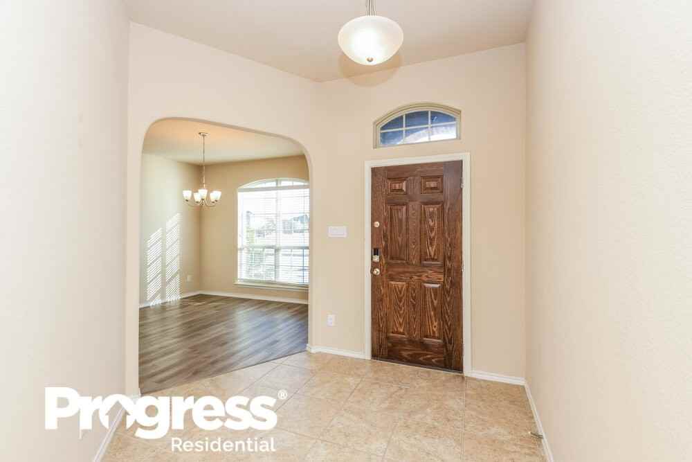 1108 Vaughna Dr - Photo 3 of 16