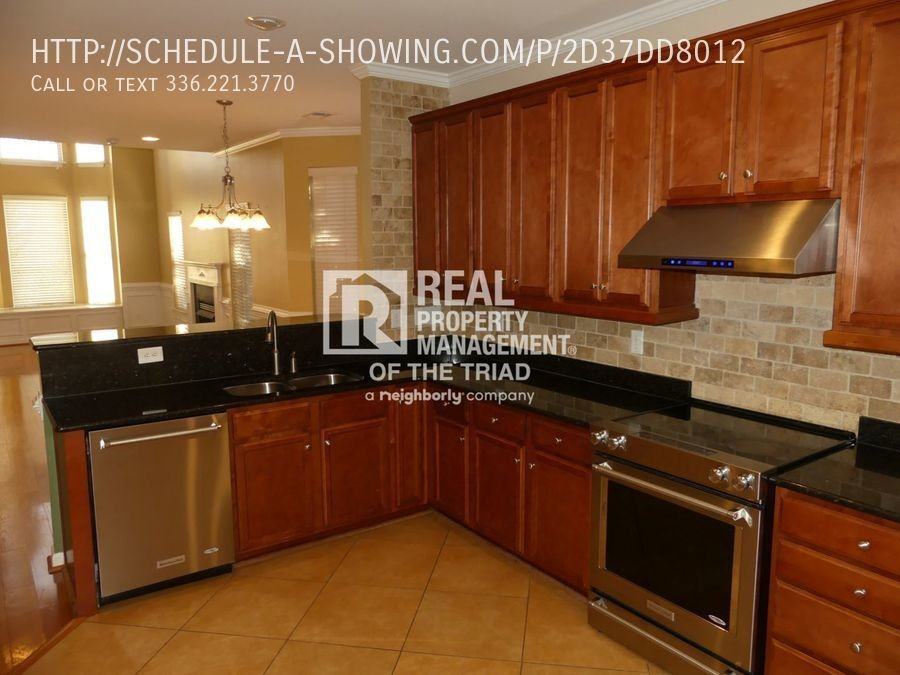 11 Saint Christopher Sq - Photo 2 of 29