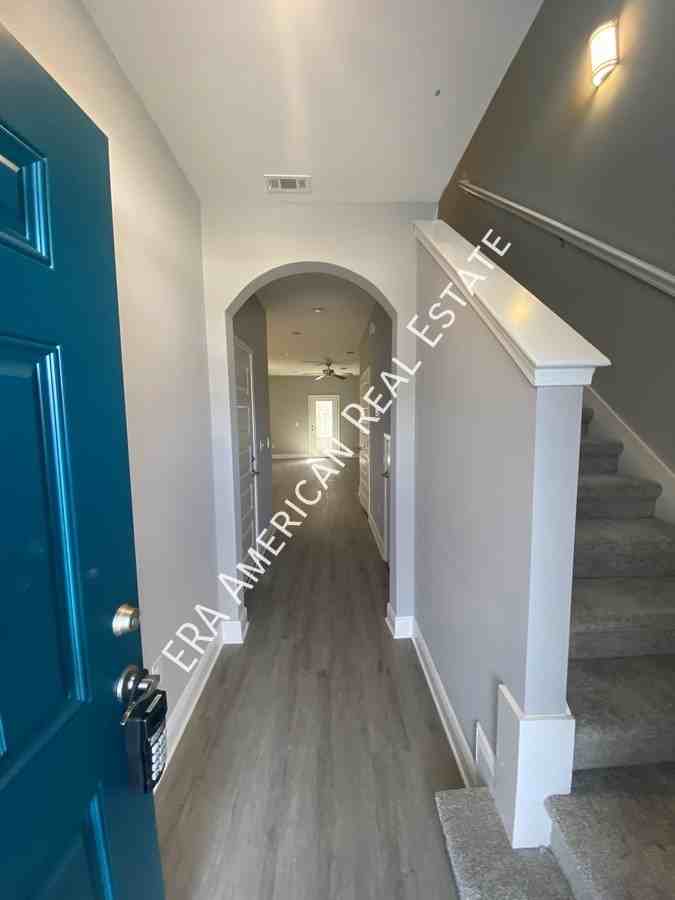 979 Skylark Rd - Photo 3 of 32
