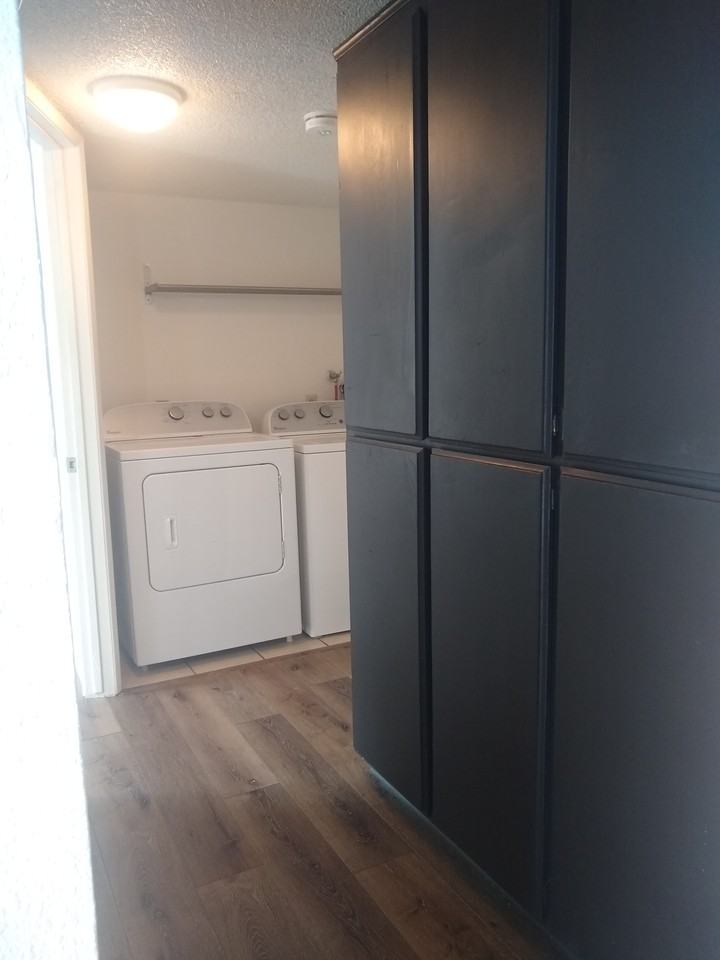 217 E I St - Photo 3 of 7