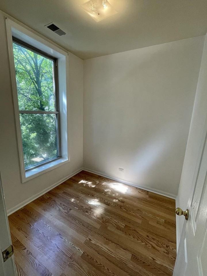 837 N Winchester Ave #2 - Photo 3 of 6