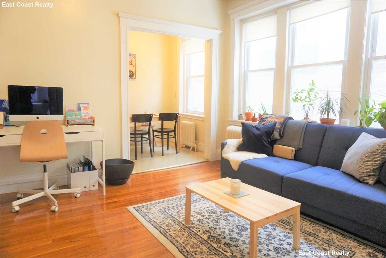 63 Woodstock Ave #4 - Photo 2 of 8