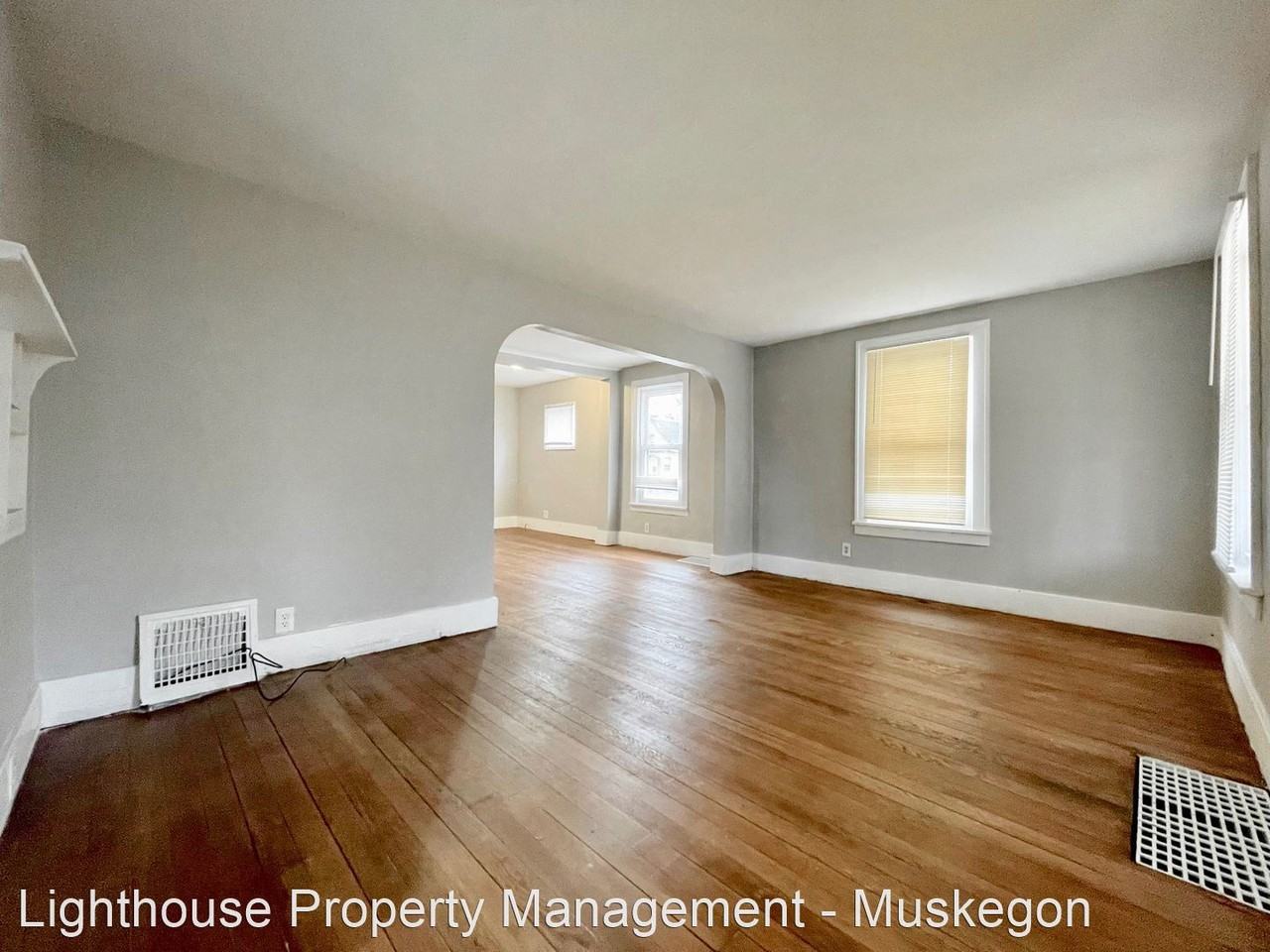 1734 Division St - Photo 3 of 14