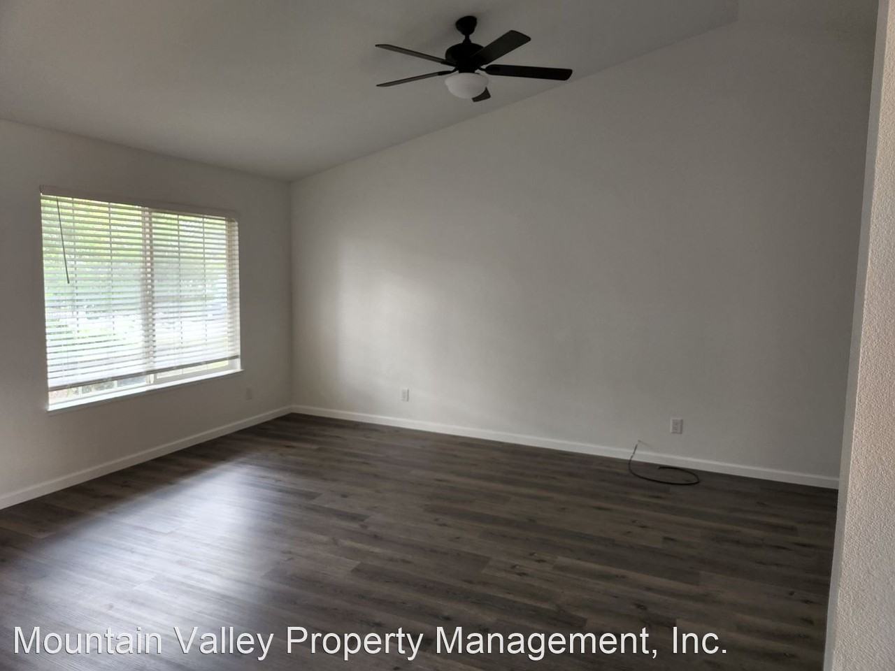 8121 Quartz Ln - Photo 2 of 16