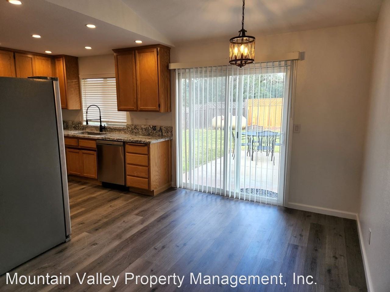 8121 Quartz Ln - Photo 3 of 16