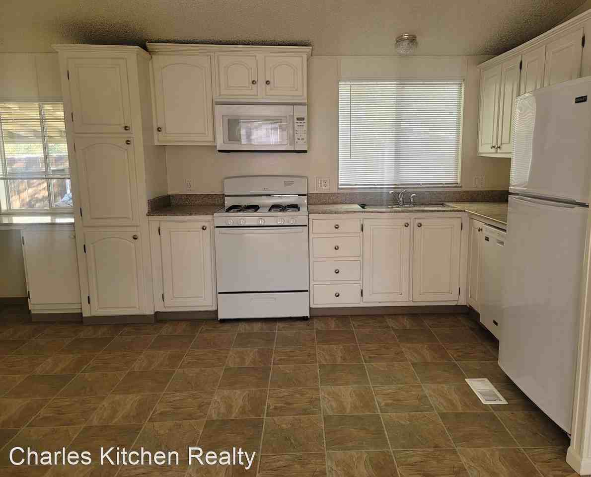 625 Jenni Ln - Photo 2 of 7