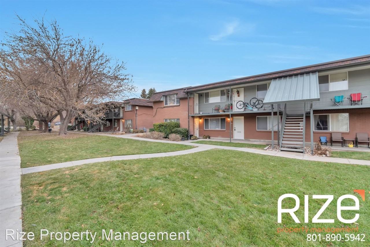 1726 E Woodside Drive - Photo 2 of 32