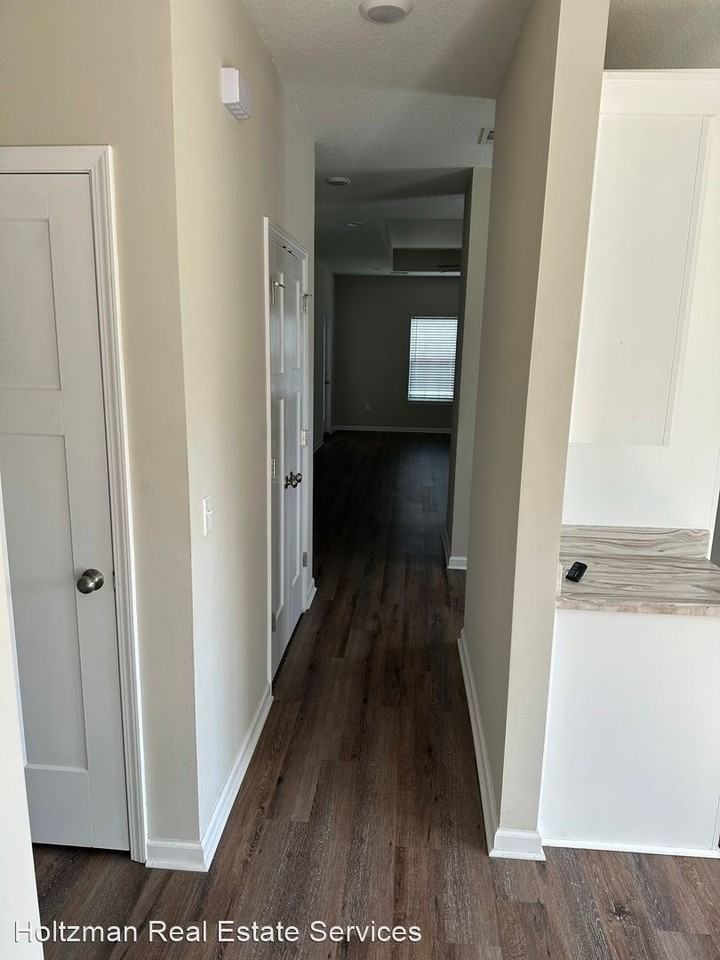 126 128 Hannah Drive - Photo 3 of 26