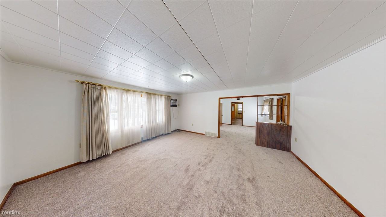 223 N 11th St - Photo 3 of 4