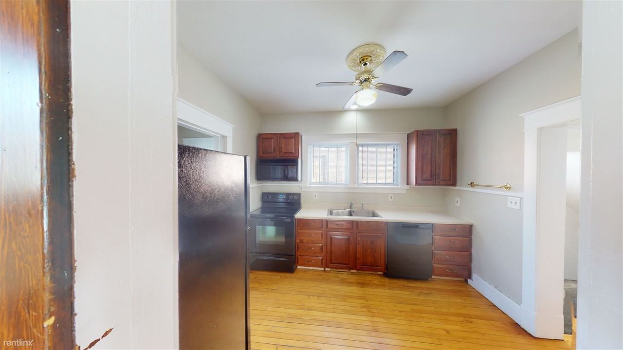 612 E Avenue D - Photo 2 of 5