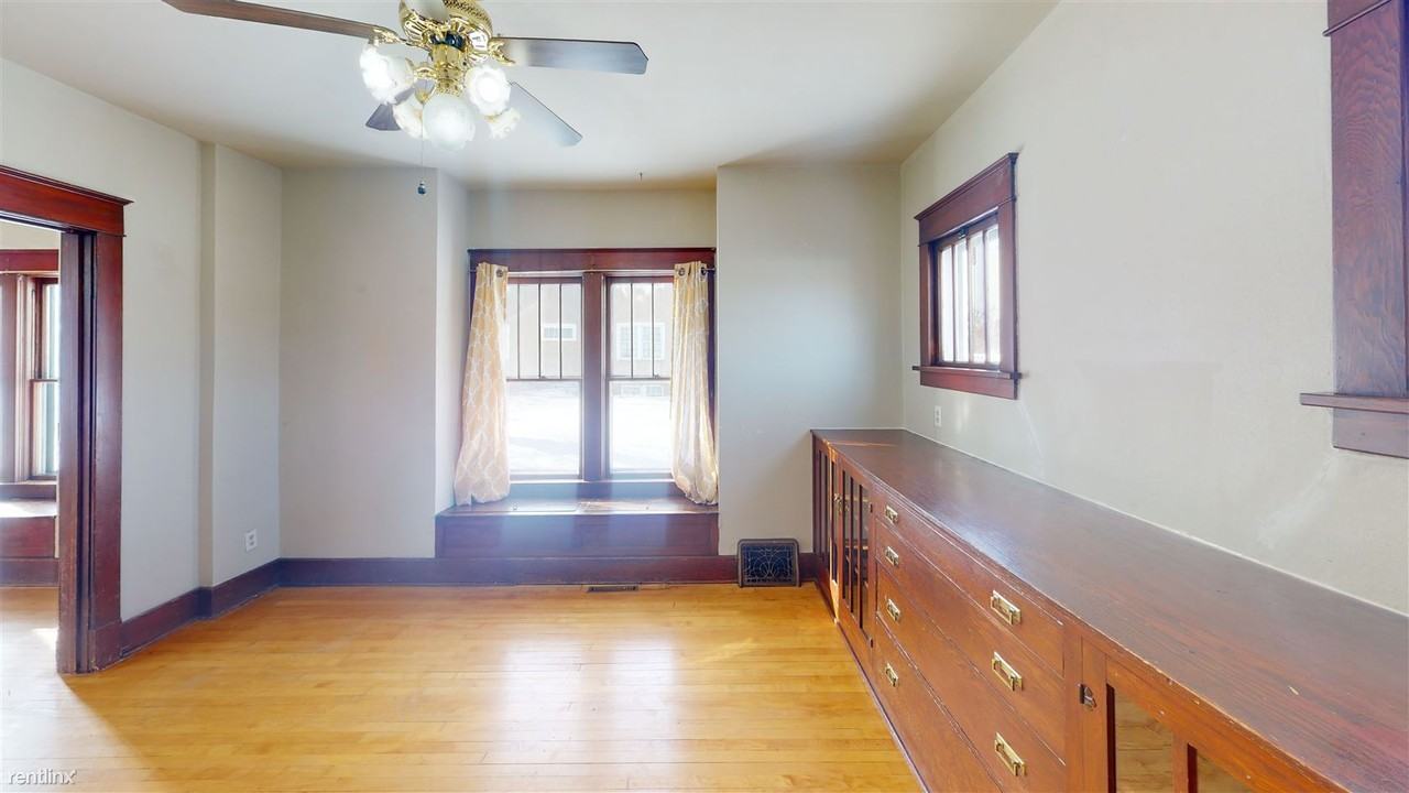 612 E Avenue D - Photo 3 of 5