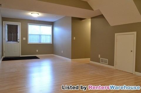 424 1st Ave S #b - Photo 2 of 7