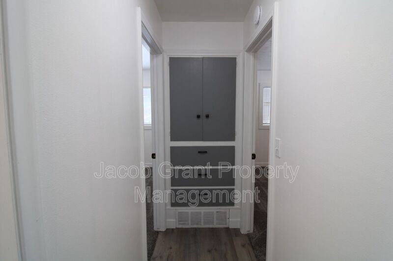 1703 Raymond Dr - Photo 6 of 17