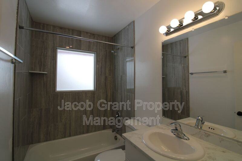 1703 Raymond Dr - Photo 7 of 17