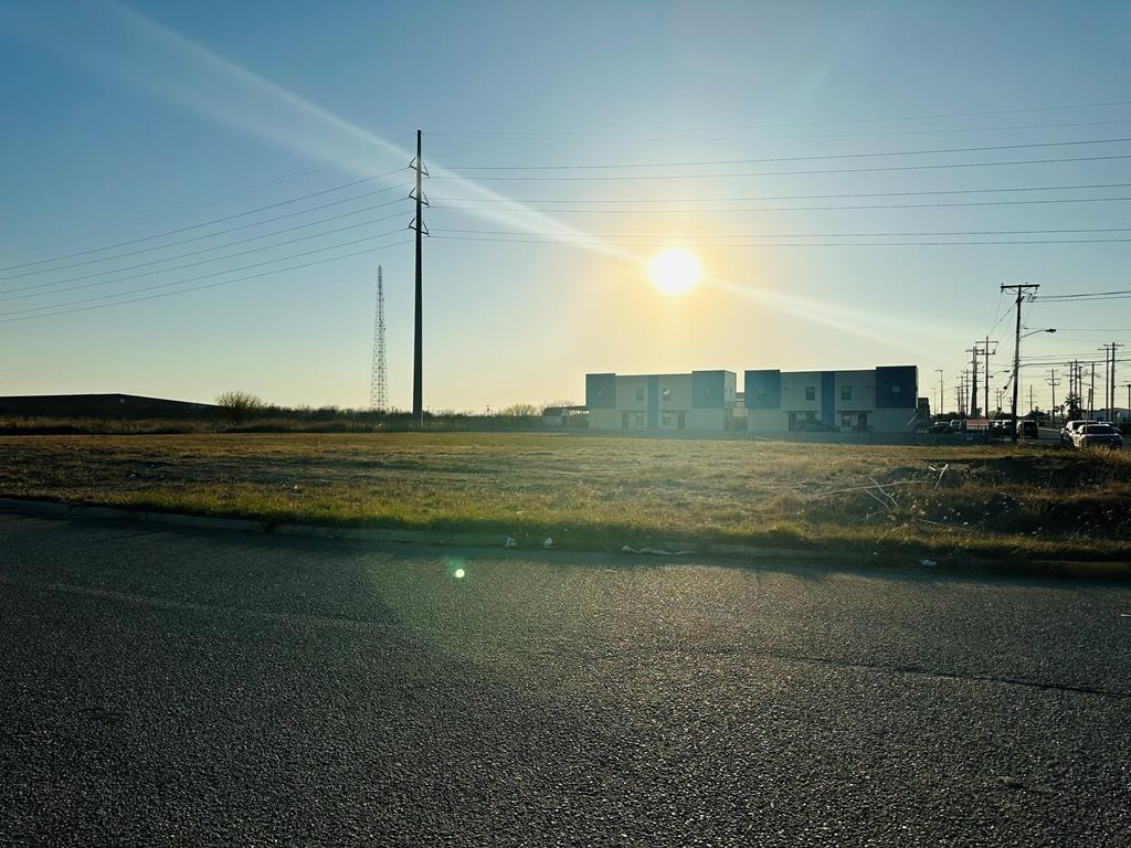 2688 Encino Park Dr - Photo 5 of 6