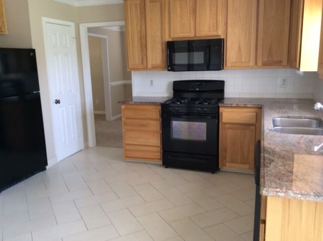 1474 Elena Dr - Photo 2 of 10