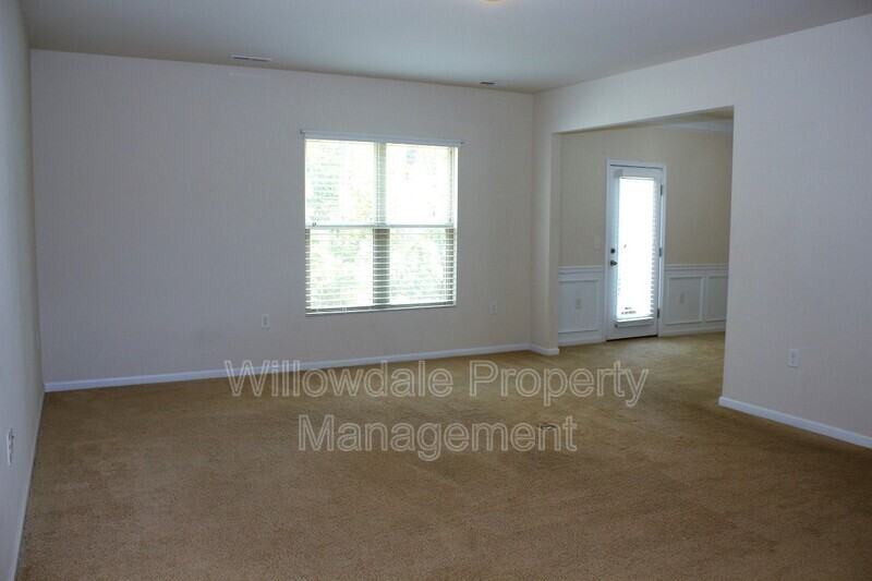 421 Chanson Dr - Photo 4 of 8