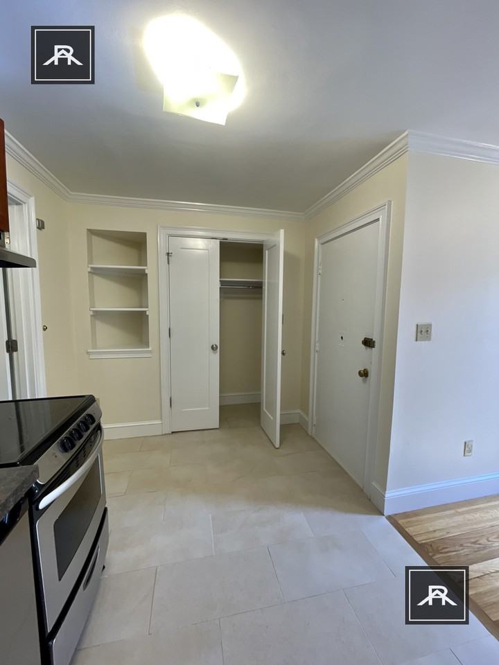 901 Beacon St #B2 - Photo 3 of 7