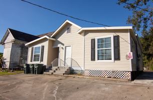 featured image of 421 Peake St