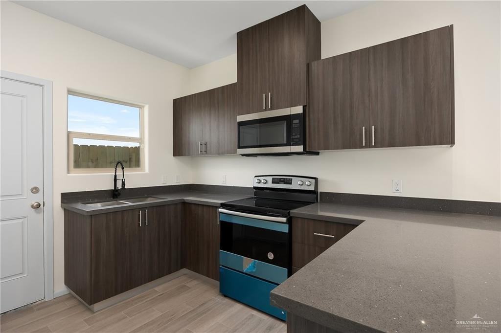 1001 W La Pointe Ave - Photo 3 of 9