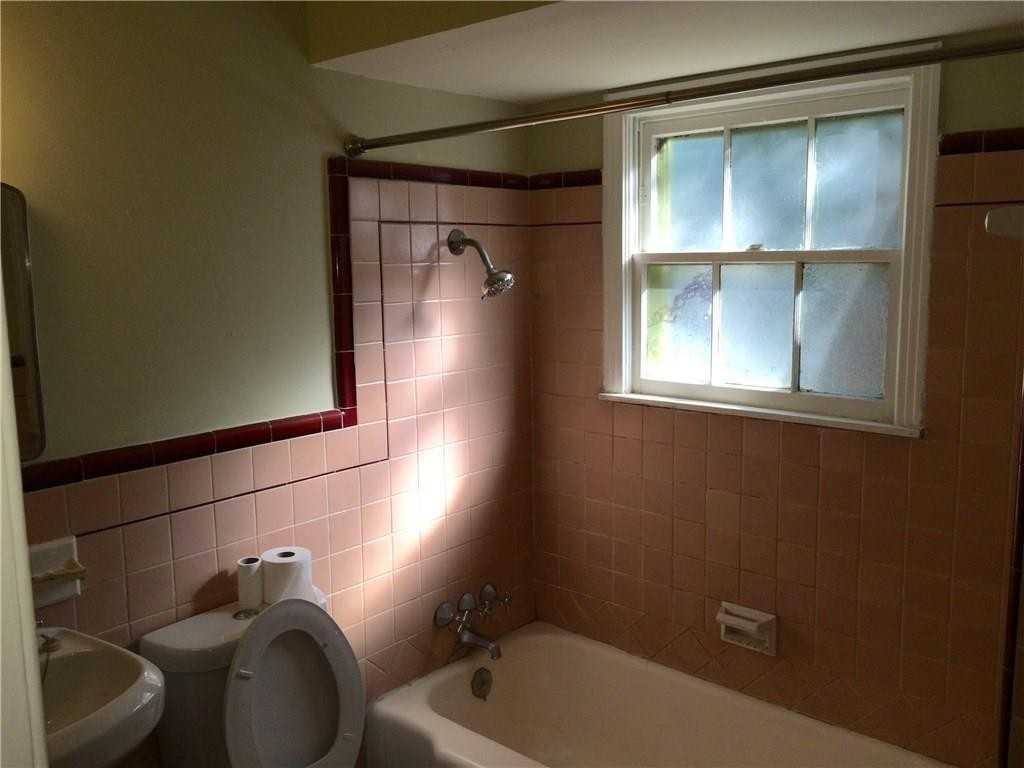 637 Coombs Creek Dr - Photo 3 of 10