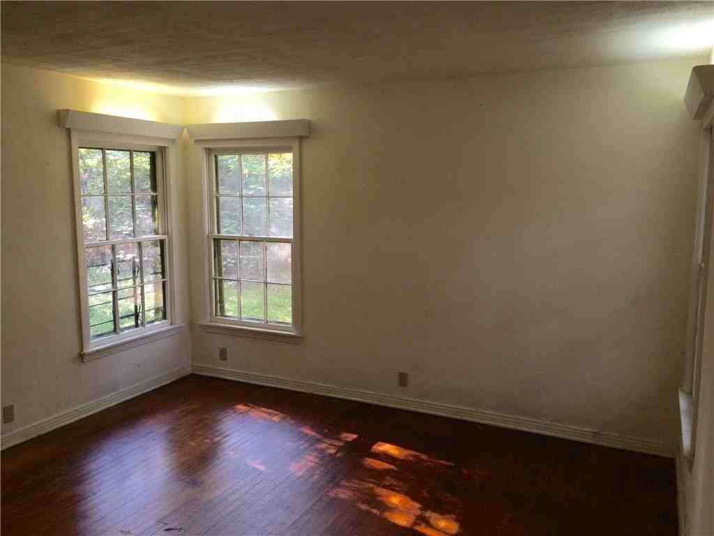 637 Coombs Creek Dr - Photo 5 of 10