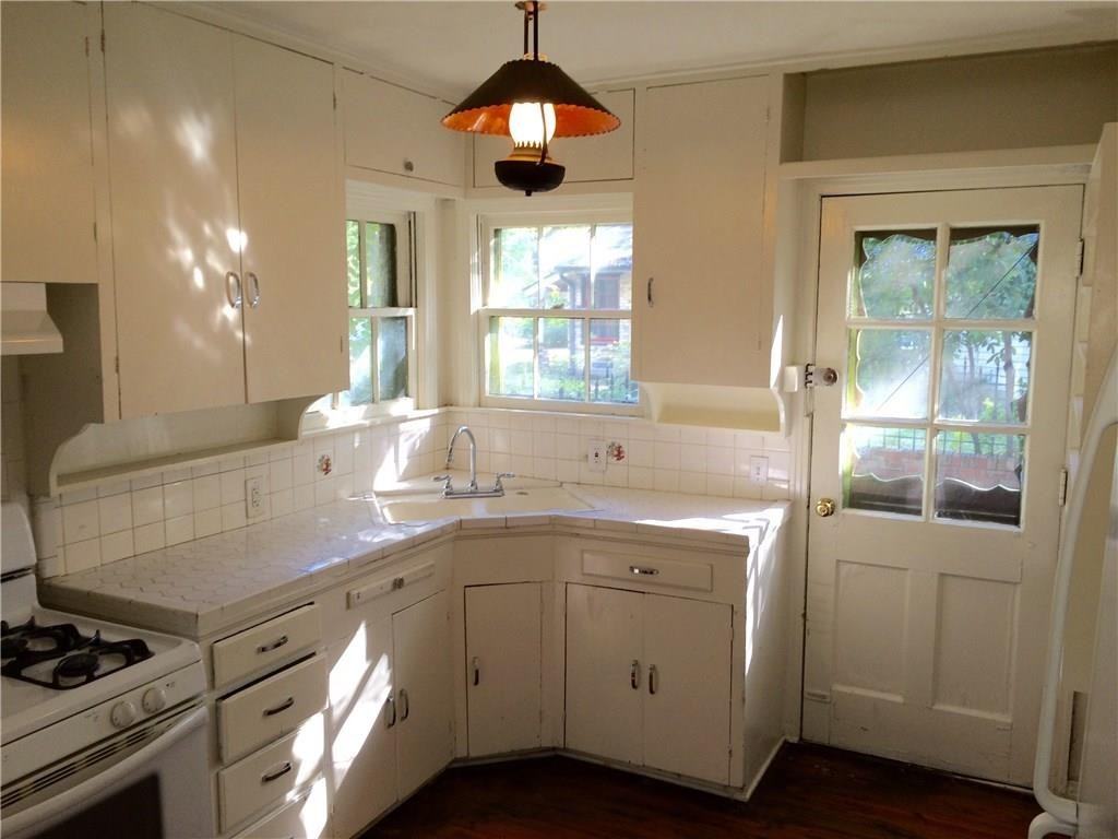 637 Coombs Creek Dr - Photo 6 of 10