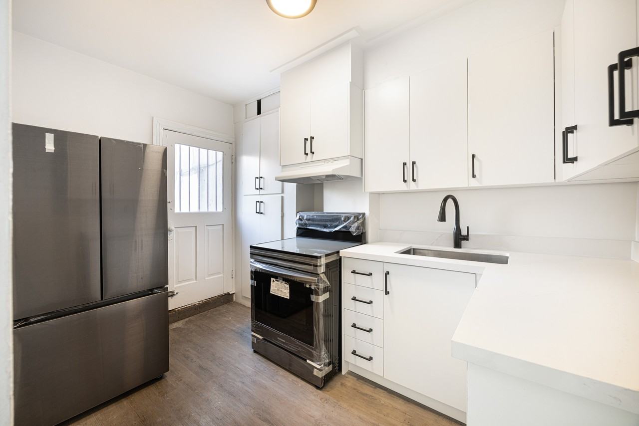 319 Roncesvalles Avenue - Photo 3 of 13