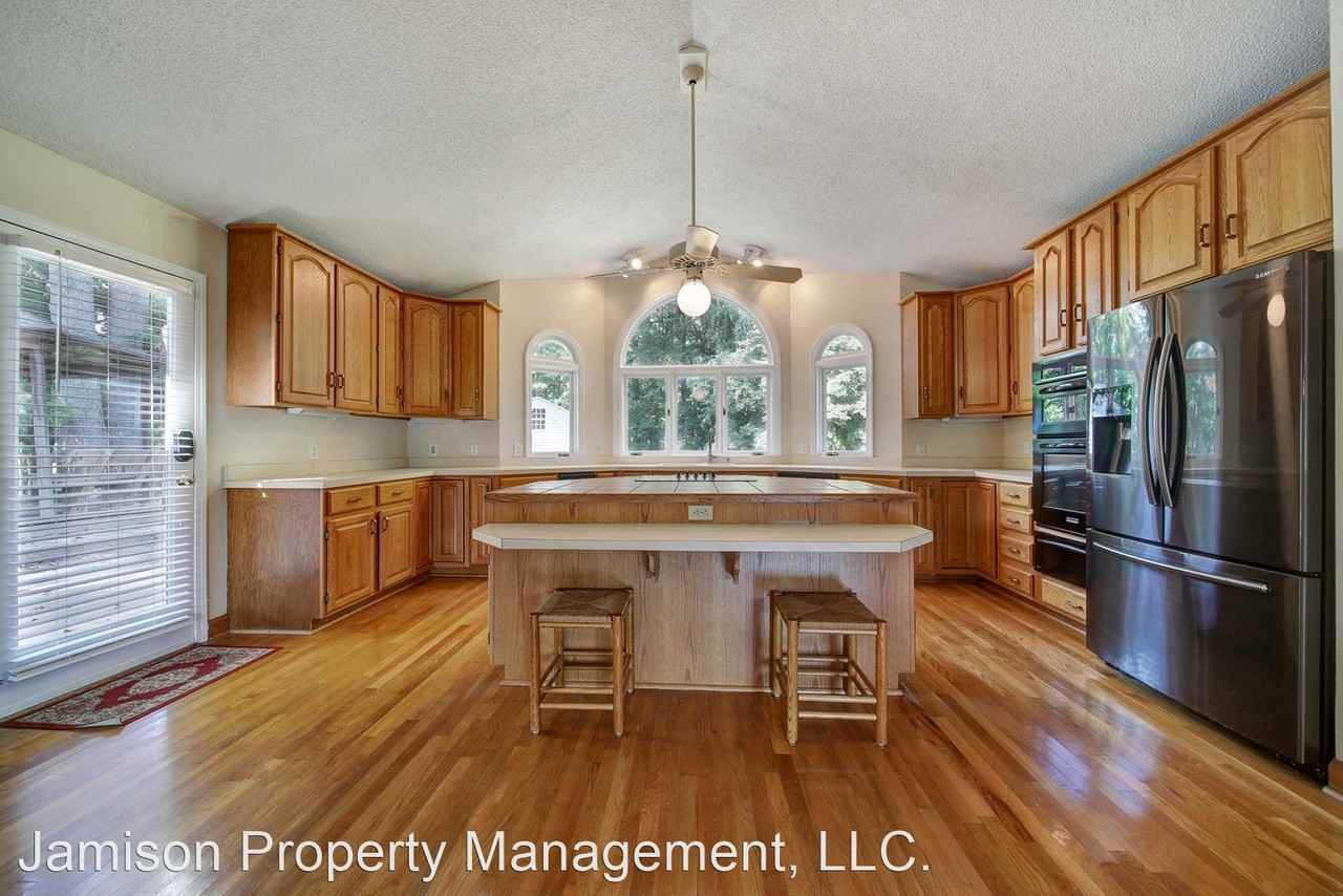 5536 Kool Springs Dr - Photo 3 of 32