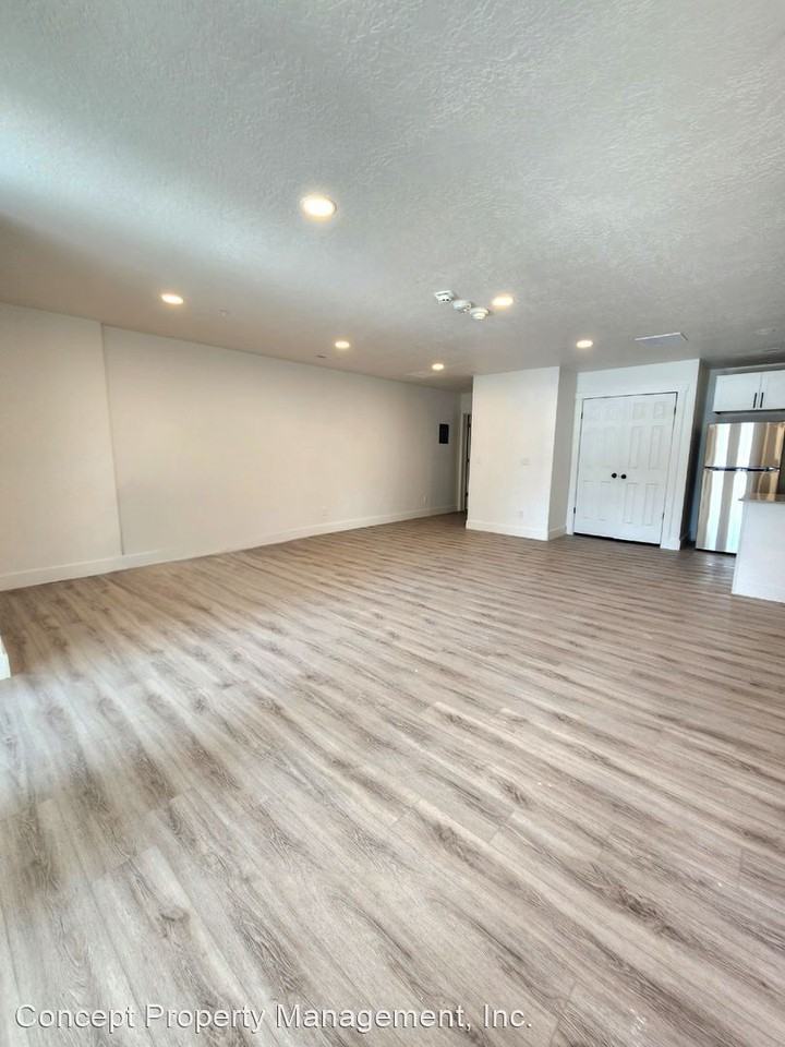 1117 Country Hills - Photo 3 of 22